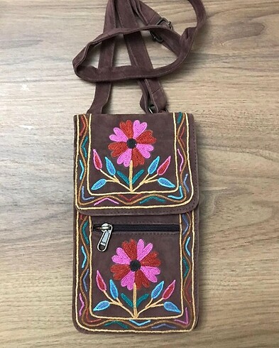 Nubuk üzeri işlemeli çanta