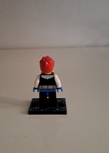 Kırmızı Saçlı Lego Figürü - Görsel 2