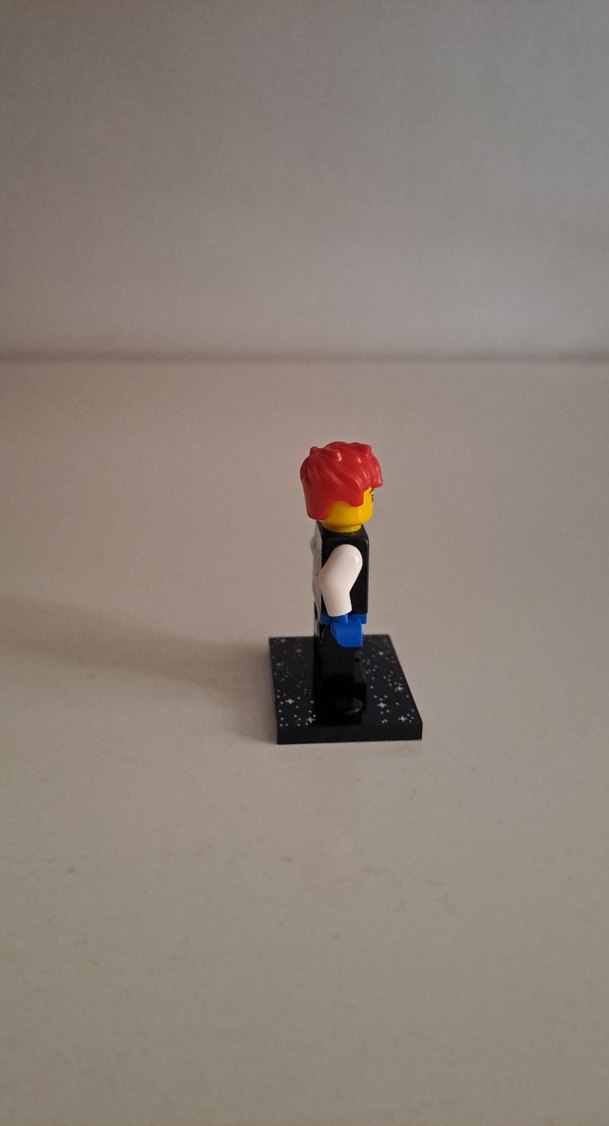 Kırmızı Saçlı Lego Figürü - Görsel 3