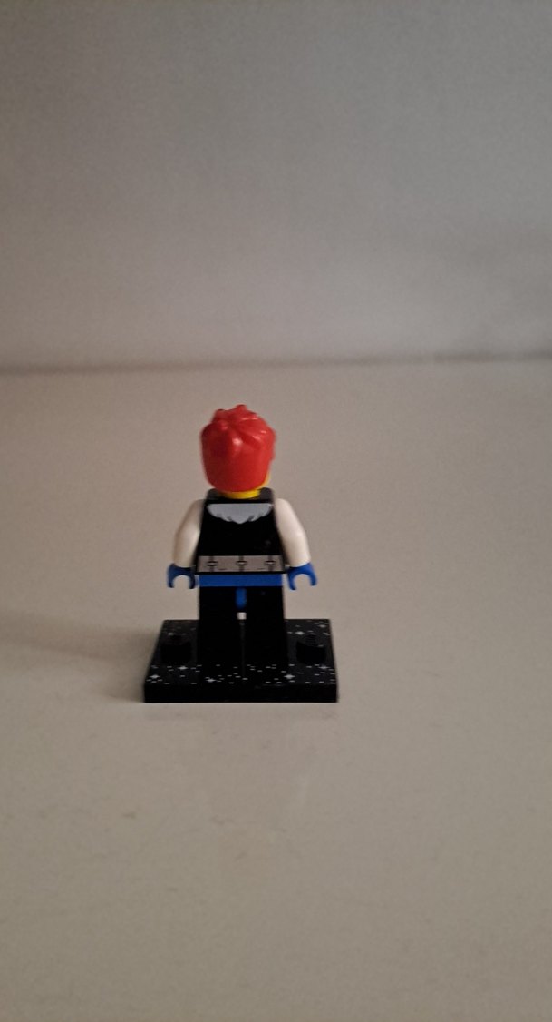 Kırmızı Saçlı Lego Figürü - Görsel 2