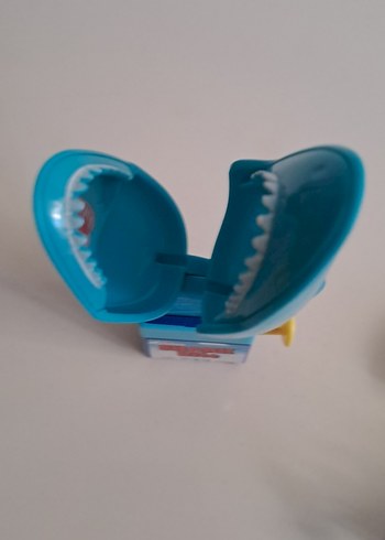 Renkli Mavi Köpekbalığı Su Oyuncağı - Görsel 2