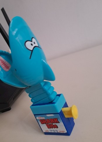 Renkli Mavi Köpekbalığı Su Oyuncağı - Görsel 4