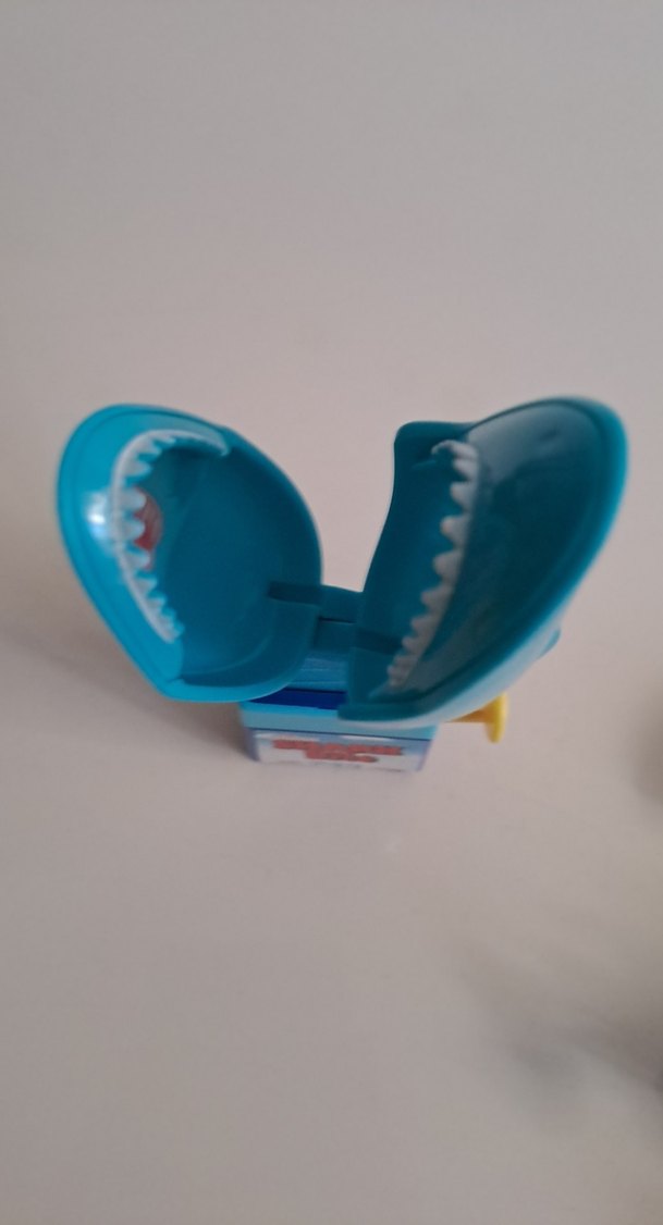 Renkli Mavi Köpekbalığı Su Oyuncağı - Görsel 2