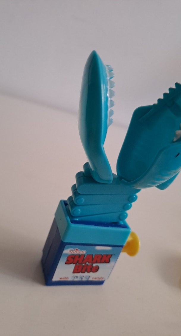 Renkli Mavi Köpekbalığı Su Oyuncağı - Görsel 3