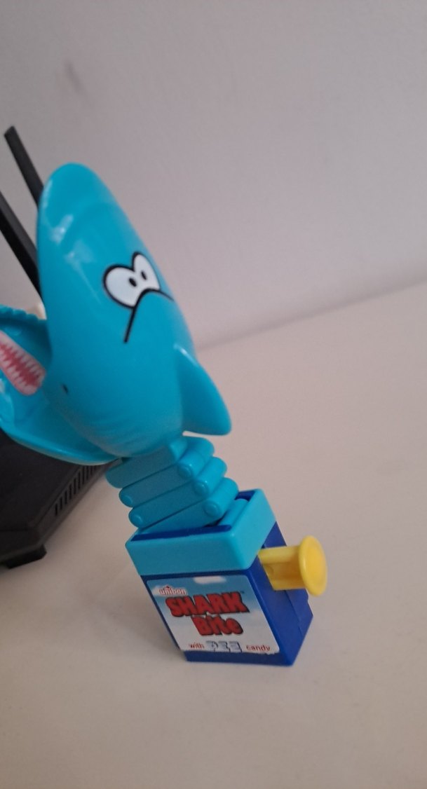 Renkli Mavi Köpekbalığı Su Oyuncağı - Görsel 4