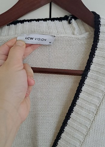 V Yaka Krem Kenarlı Beyaz Örgü Hırka - Görsel 2
