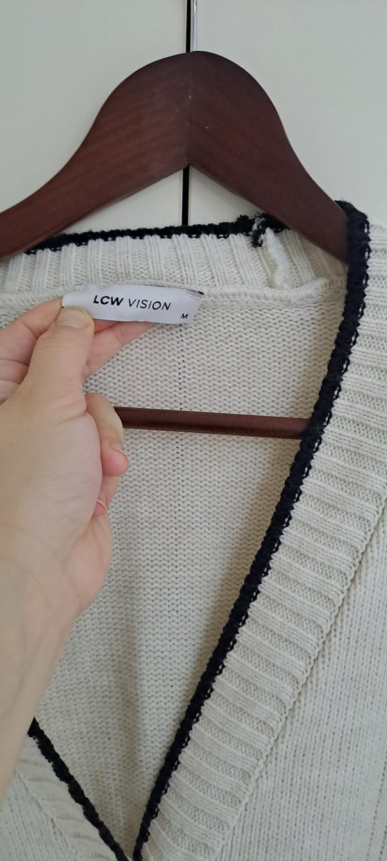 V Yaka Krem Kenarlı Beyaz Örgü Hırka - Görsel 2