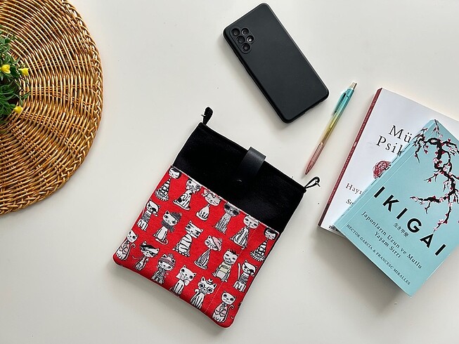  Beden Kedi kitap yuvası