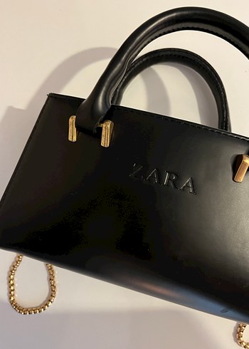 Zara Zara Siyah Deri Zincir Detaylı Çanta
