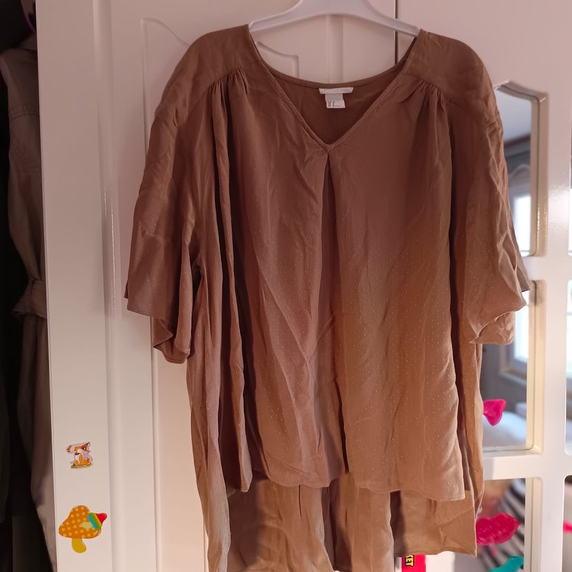 Haki yeşili V Yaka Keten Düğmeli Kadın Bluz - Görsel 3