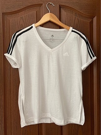 Adidas yanları yırtmaçlı tshirt