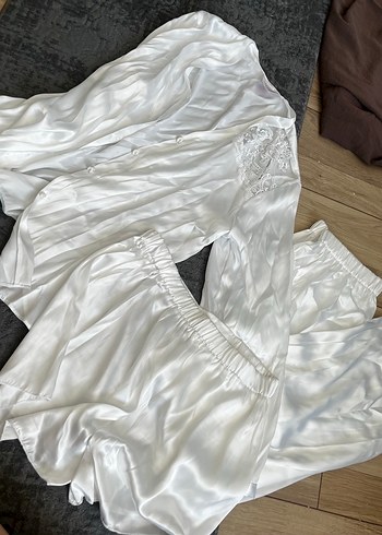 Beyaz Parlak Mini Bohem Kadın Pijama Takımı