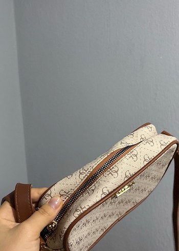 Guess Bej Baskılı Deri Kadın Çapraz Çanta - Görsel 3