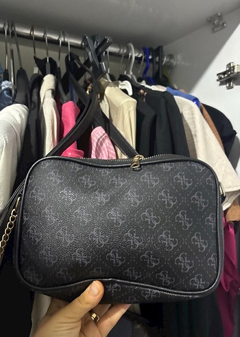 Guess Siyah Desenli Kadın Çapraz Çanta - Görsel 2