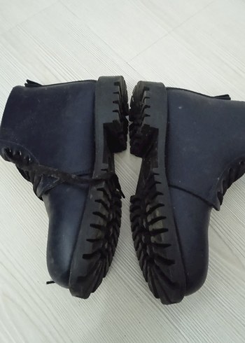 Siyah Lastik Bağcıklı Çocuk Botu - Görsel 3