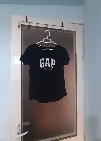 GAP t shirt