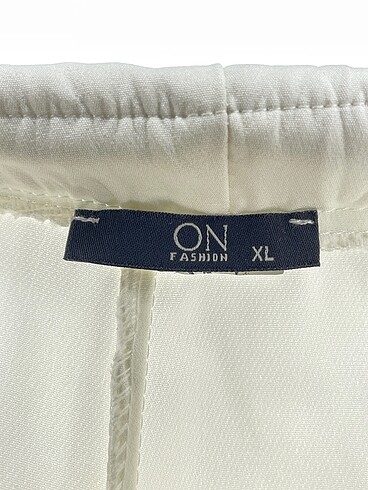 xl Beden beyaz Renk On Fashion Düz Kesim %70 İndirimli.
