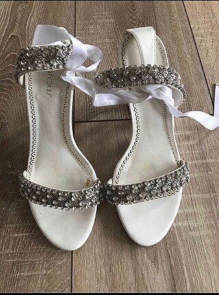 Taşlı Beyaz ayakkabı