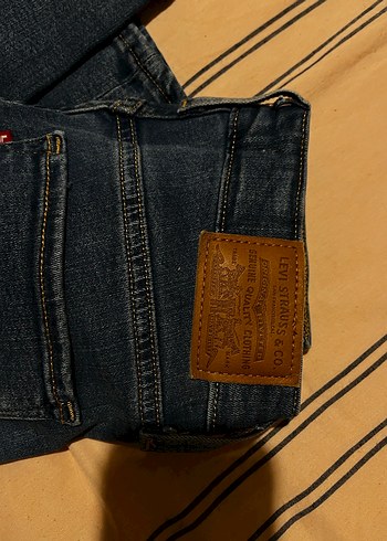 Levis Koyu Renk Dar Kesim Kadin Kot Pantolon