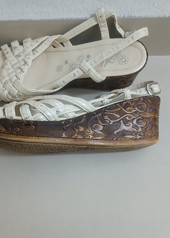 Beyaz Dolgu Topuklu Kadın Sandalet - Görsel 2