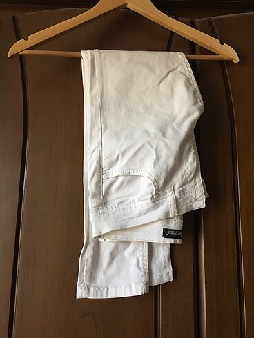 Diğer beyaz pantolon