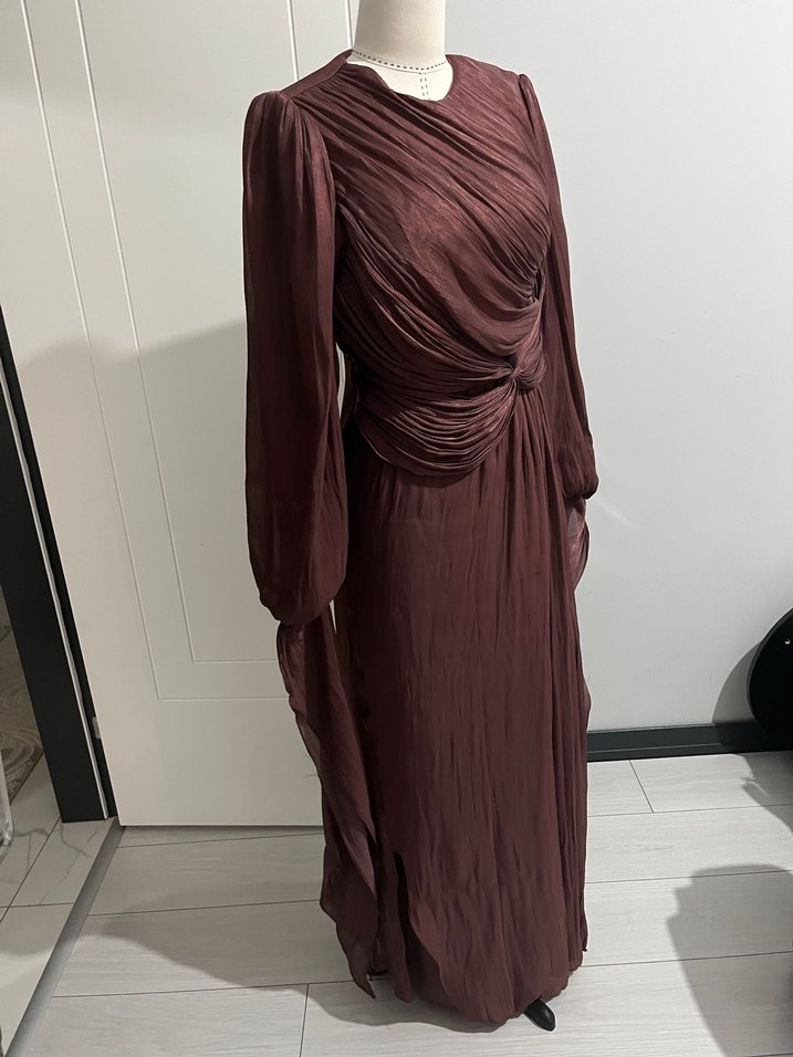 Kahverengi Uzun Kollu Drapeli Kadın Abiye Elbise - Görsel 5