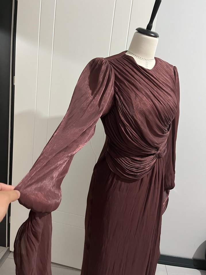 Kahverengi Uzun Kollu Drapeli Kadın Abiye Elbise - Görsel 3