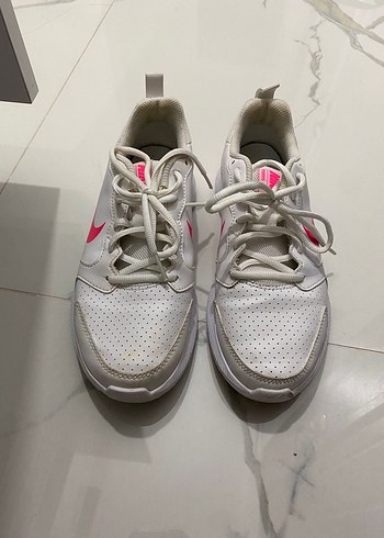 37,5 Beden Orijinal Beyaz Nike Bağcıklı Spor Ayakkabı