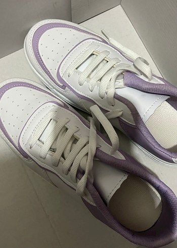 Nike Mor ve Beyaz Kadın Spor Ayakkabı