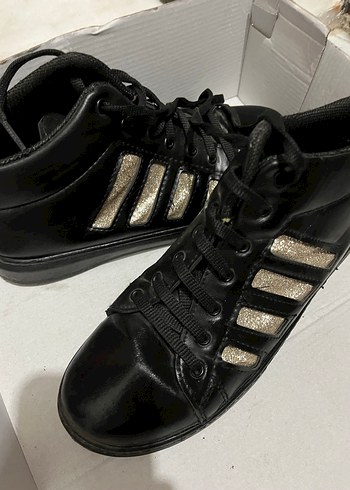 Zara Siyah Parlak Zebra Desenli Bağcıklı Sneaker
