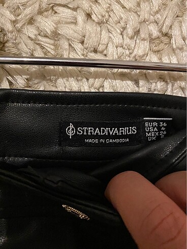 s Beden Stradivarius deri etek