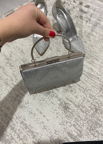 Gri Yılan Desenli Kürklü Kadın Portföy Çanta - Görsel 4