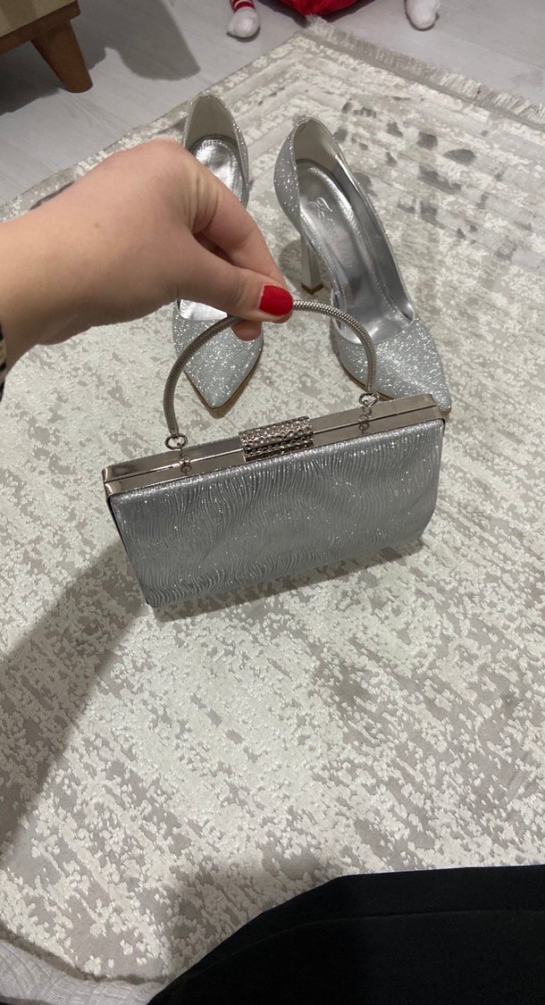 Gri Yılan Desenli Kürklü Kadın Portföy Çanta - Görsel 4