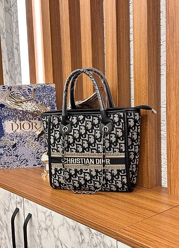 Dior Kol çantası 