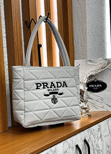 Prada Kol çantası 