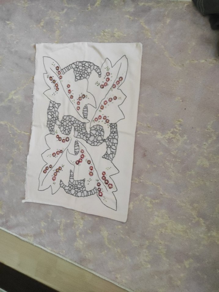 Nakışlı Beyaz kırlent yastık kılıfı - Görsel 2