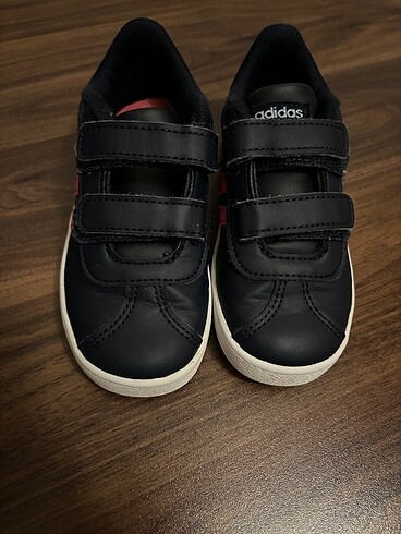 26 Beden Adidas çocuk spor ayakkabısı