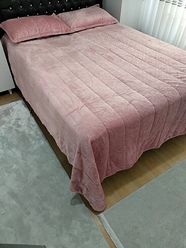Diğer Pudra pembe kadife yatak örtüsü