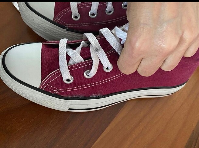 37 Beden bordo Renk converse ayakkabı