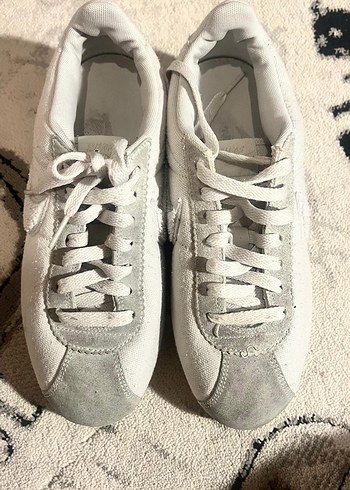 Beyaz Bağcıklı Kadın Spor Ayakkabı Nike