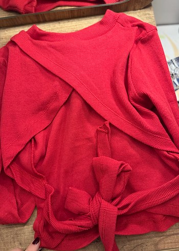 Kırmızı Yüksek Yakalı Sırt Dekolteli Crop Top - Görsel 3