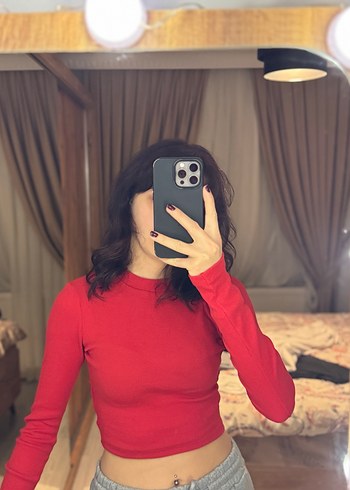 Kırmızı Yüksek Yakalı Sırt Dekolteli Crop Top - Görsel 2