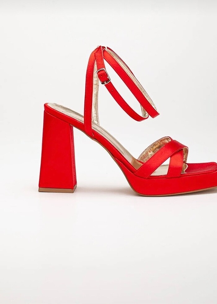 KIRMIZI TOPUKLU AYAKKABI?? - Görsel 3