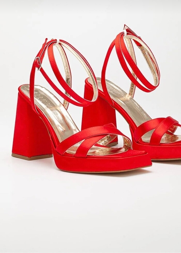 KIRMIZI TOPUKLU AYAKKABI?? - Görsel 2