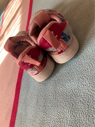 26 Beden Adidas spor ayakkabı
