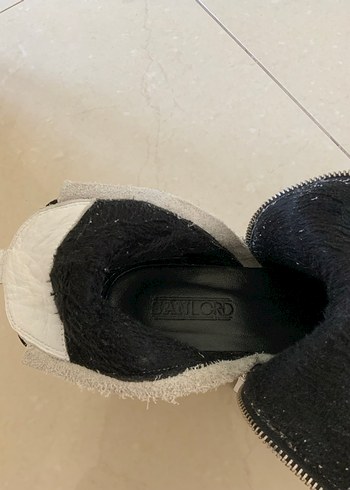 Diğer Beyaz Deri Fermuarlı Bot