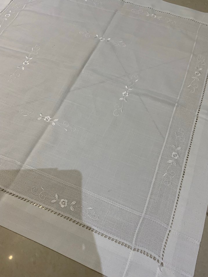 Nakışlı Beyaz Masa Örtüsü - Görsel 2
