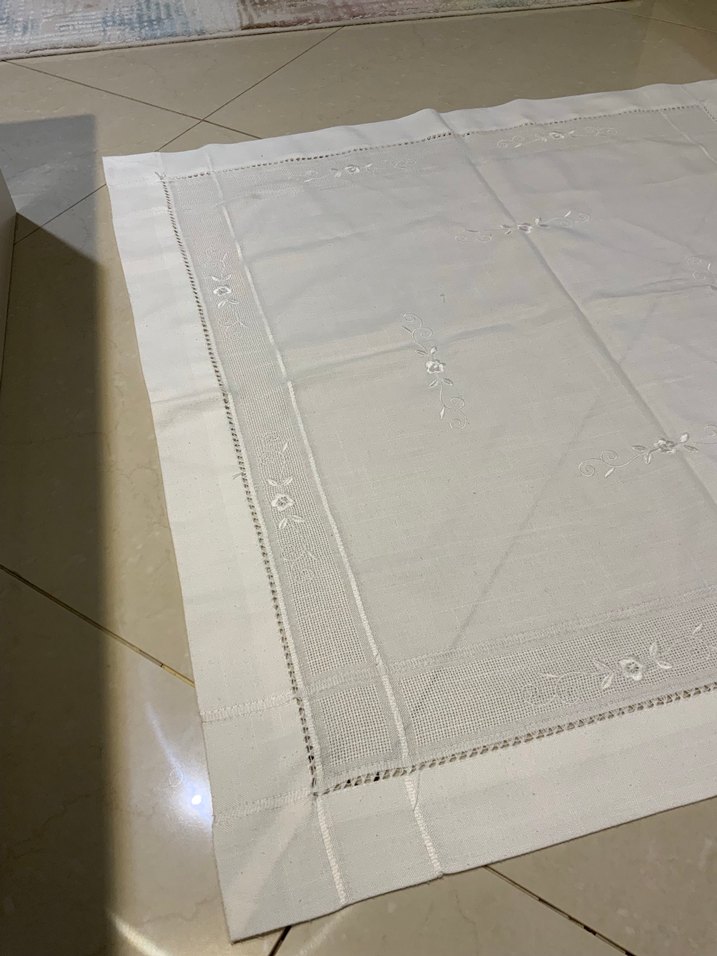 Nakışlı Beyaz Masa Örtüsü - Görsel 3