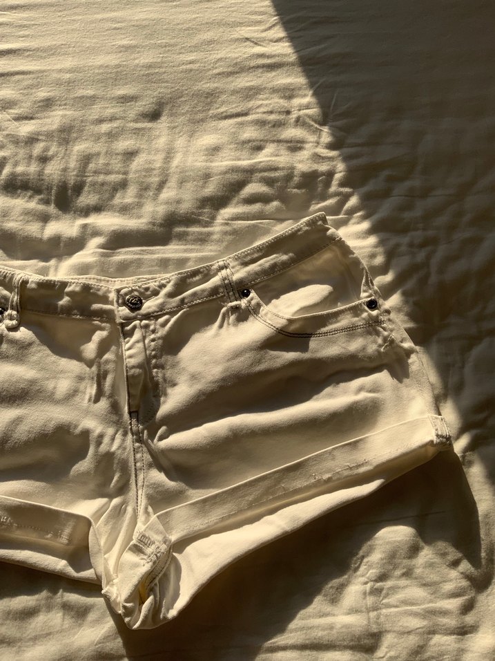 Mini Beyaz kot şort - Görsel 2