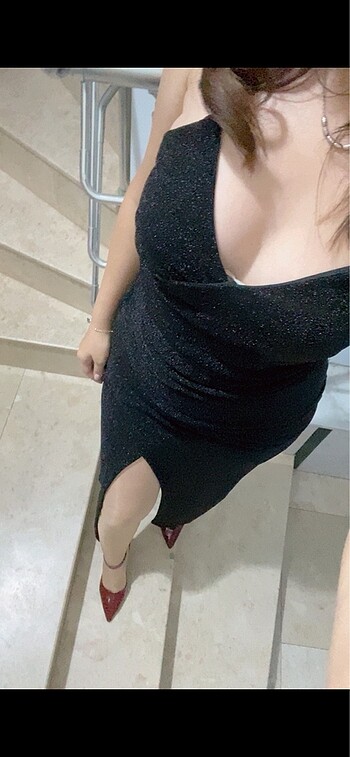 Siyah simli elbise